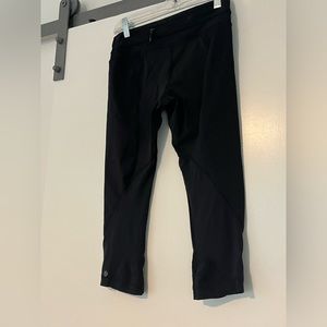 Lululemon Cropped Running Capri Legging Pants SIZE 4 Back Pocket Stash Wicking
